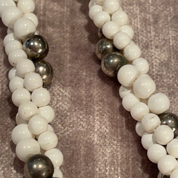 White & Silver Faux Pearl Necklace 16” - Picture 4 of 7